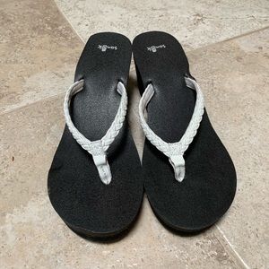 ✨New Sanuk women’s sandals ✨